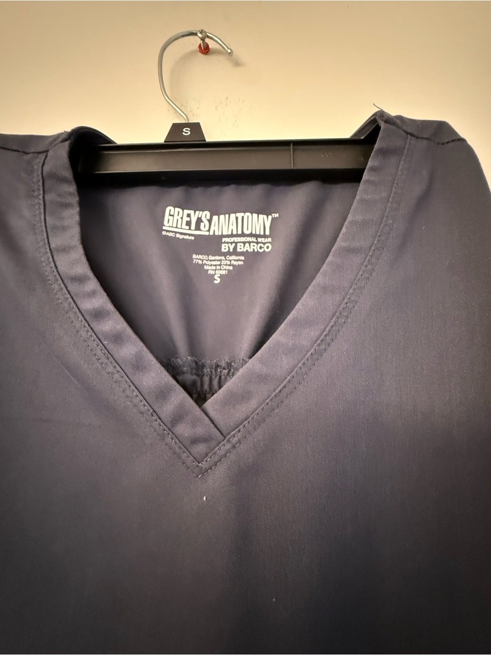 Grey's Anatomy Men's V-Neck Scrub Top - Dark Blue
